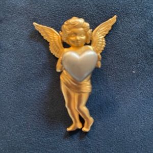 Vintage angel with heart brooch 2 1/2 long like new